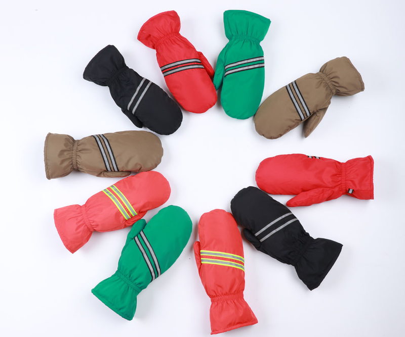 Illustration for article titled Colorful winter down mittens, enjoy driving, ski, snowboard, go outside